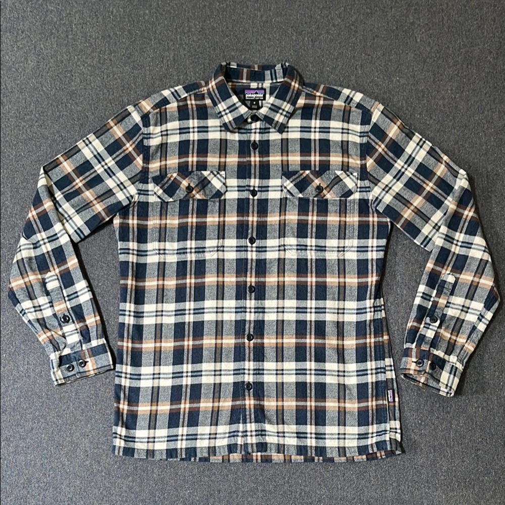 Patagonia Men’s Long-Sleeved Organic Cotton Midweight Fjord Flannel Shirt - M